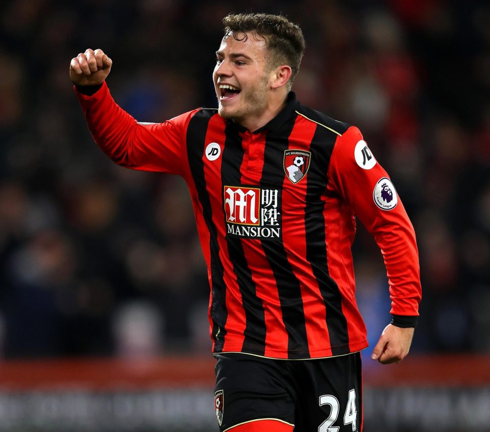 爱游戏官网-詹姆斯技术犯规送分，曼联主帅怒摔战术板！