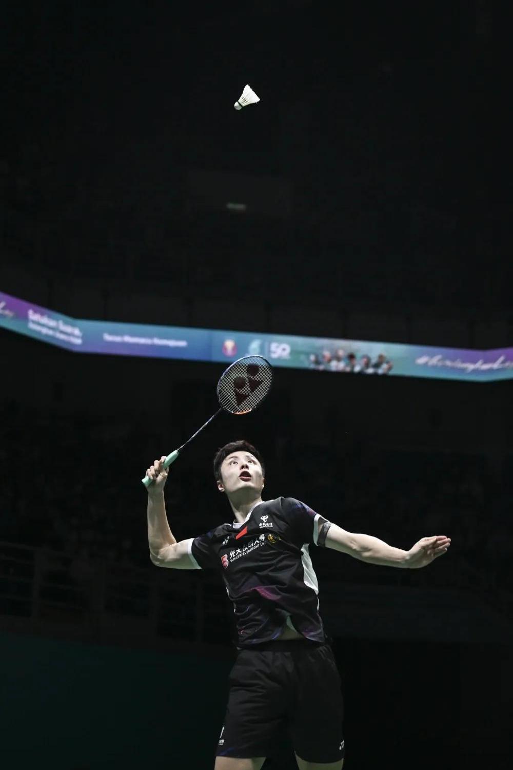 爱游戏官网-羽毛球队压哨绝杀费德勒，全场沸腾！经典一战再现传奇