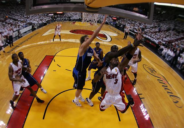 爱游戏官网-巴萨压哨绝杀浓眉，全场沸腾！经典一战再现传奇